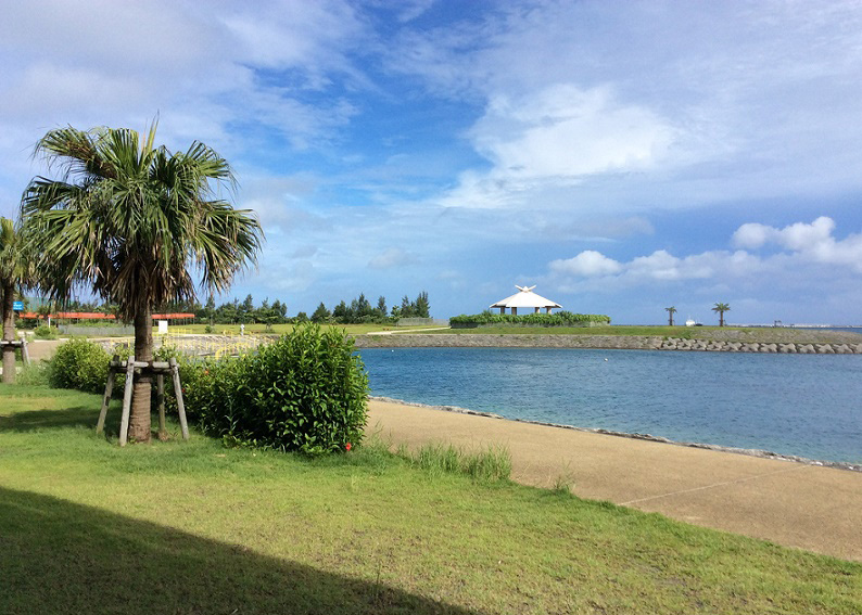 沖縄ダイビングライセンス講習専門店KAHANAが開催するPADIオープンウォーターダイバーコースの初日は波の上うみそら公園（講習施設）を使用します