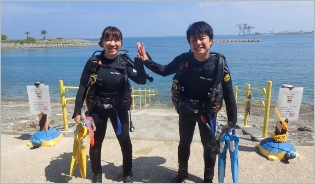 沖縄県那覇市内にある波の上うみそら公園（講習施設）でFUNダイビングを満喫しよう